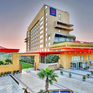 Radisson Red Chandigarh מלון Chandīgarh